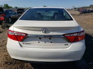 2017 Toyota Camry XLE z VIN 4T1BF1FK3HU267641, wystawiony jako Copart lot #71828243 z przebiegiem 104 954 mil mil oraz Szkoda całkowita • Salvage title. Historia ofert i sprzedaży dostępna na DreamBid. Obrazek 6.