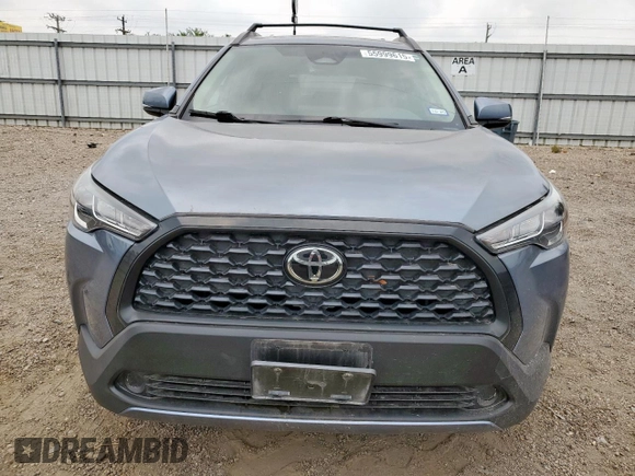 2023 Toyota Corolla Cross LE z VIN 7MUCAAAG4PV038470, wystawiony jako Copart lot #55999615 z przebiegiem 41 269 mil mil oraz Szkoda całkowita • Salvage title. Historia ofert i sprzedaży dostępna na DreamBid. Obrazek 5.