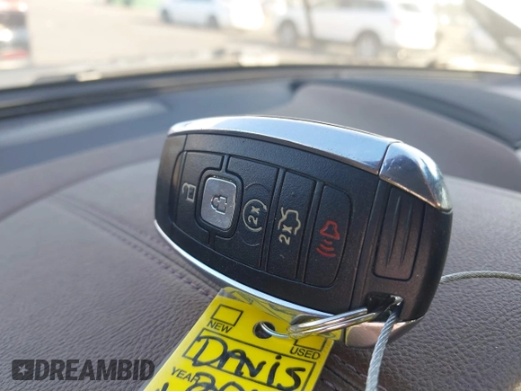 2018 Lincoln MKX Reserve with VIN 2LMPJ6LRXJBL20354, listed as a IAAI auction lot 41561022 with 138,688 mi miles. Bid and sale history available at carsss.com. Image 11.