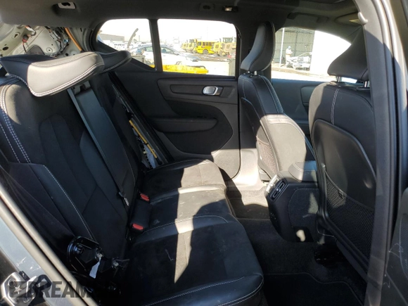 2022 Volvo XC40 Twin Plus z VIN YV4ED3UR8N2656606, wystawiony jako Copart lot #45480425 z przebiegiem 24 494 mil mil oraz Szkoda całkowita • Salvage title. Historia ofert i sprzedaży dostępna na DreamBid. Obrazek 11.
