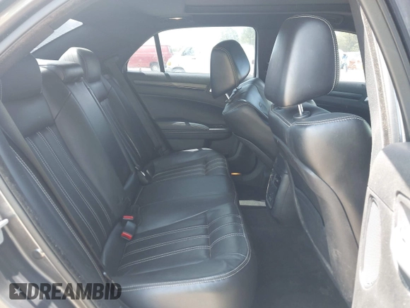 2015 Chrysler 300 S z VIN 2C3CCABGXFH859898, wystawiony jako IAAI lot #42275542 z przebiegiem 164 402 mil mil oraz . Historia ofert i sprzedaży dostępna na DreamBid. Obrazek 8.