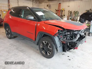 2018 Jeep Compass Trailhawk z VIN 3C4NJDDB4JT169366, wystawiony jako IAAI lot #42389456 z przebiegiem 128 980 mil mil oraz . Historia ofert i sprzedaży dostępna na DreamBid. Obrazek 1.