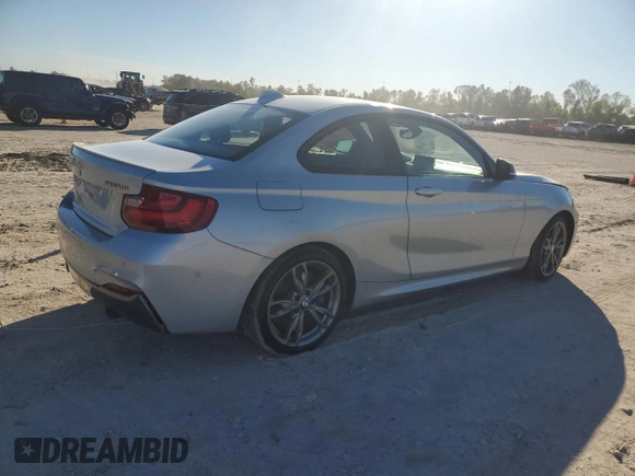 2017 BMW M2 z VIN WBA2G1C53HV638725, wystawiony jako Copart lot #81986264 z przebiegiem 59 433 mil mil oraz Szkoda całkowita • Salvage title. Historia ofert i sprzedaży dostępna na DreamBid. Obrazek 3.