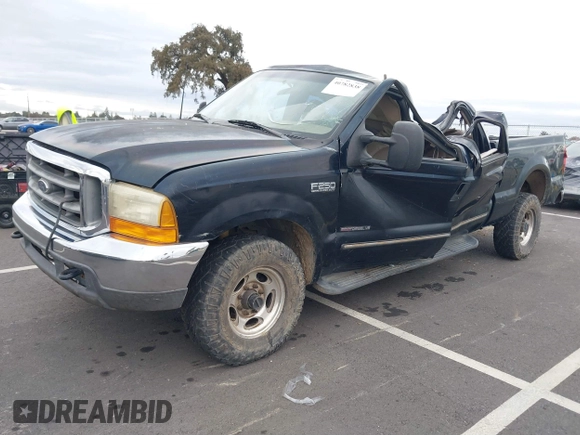2000 Ford Super Duty F-250 XL with VIN 1FTNW21FXYEC90393, listed as a IAAI auction lot 40782838 with 302,920 mi miles. Bid and sale history available at carsss.com. Image 2.