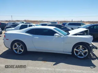 2014 Chevrolet Camaro LT z VIN 2G1FB1E31E9134616, wystawiony jako IAAI lot #41862352 z przebiegiem 115 300 mil mil oraz . Historia ofert i sprzedaży dostępna na DreamBid. Obrazek 14.