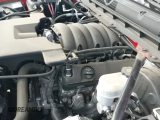 2018 Chevrolet Silverado 1500 LT z VIN 1GCRCREC6JZ326551, wystawiony jako IAAI lot #43339593 z przebiegiem 34 980 mil mil oraz . Historia ofert i sprzedaży dostępna na DreamBid. Obrazek 19.