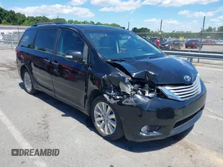 2013 Toyota Sienna XLE z VIN 5TDDK3DC0DS051969, wystawiony jako IAAI lot #42344494 z przebiegiem 166 890 mil mil oraz . Historia ofert i sprzedaży dostępna na DreamBid. Obrazek 1.