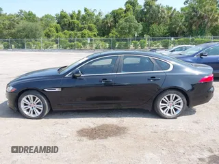 2017 Jaguar XF 35t z VIN SAJBR4BV5HCY26594, wystawiony jako IAAI lot #42337419 z przebiegiem 33 133 mil mil oraz . Historia ofert i sprzedaży dostępna na DreamBid. Obrazek 14.
