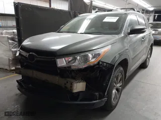 2014 Toyota Highlander XLE with VIN 5TDJKRFH1ES025381, listed as a IAAI auction lot 41494104 with 187,588 mi miles. Bid and sale history available at carsss.com. Image 17.