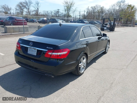2013 Mercedes-Benz E-Class E 350 Luxury with VIN WDDHF8JBXDA716958, listed as a IAAI auction lot 42080974 with 134,248 mi miles. Bid and sale history available at carsss.com. Image 4.