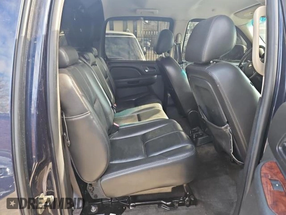 2010 Chevrolet Avalanche LT with VIN 3GNNCFE09AG124832, listed as a Copart auction lot 86728894 with 136,595 mi miles and Clean Title. Bid and sale history available at carsss.com. Image 6.
