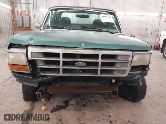 1996 Ford F-250 with VIN 1FTHX26F1TEB38000, listed as a IAAI auction lot 41199942 with 324,532 mi miles. Bid and sale history available at carsss.com. Image 6.