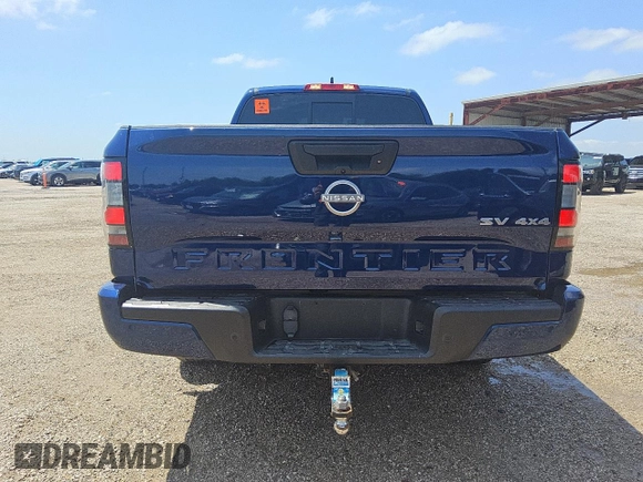 2022 Nissan Frontier SV z VIN 1N6ED1CM1NN653586, wystawiony jako Copart lot #55095415 z przebiegiem 55 175 mil mil oraz Czysty tytuł • Clean title. Historia ofert i sprzedaży dostępna na DreamBid. Obrazek 6.