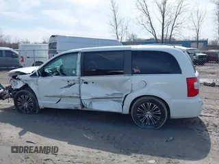 2013 Chrysler Town & Country S with VIN 2C4RC1HG6DR818396, listed as a IAAI auction lot 41922016 with 231,595 mi miles. Bid and sale history available at carsss.com. Image 15.
