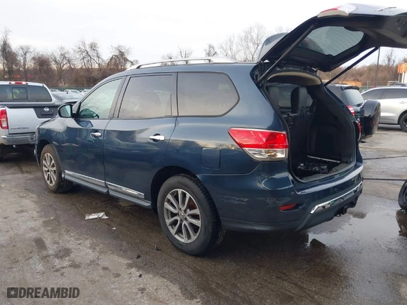 2015 Nissan Pathfinder S with VIN 5N1AR2MM0FC636584, listed as a IAAI auction lot 41132571 with 100,512 mi miles. Bid and sale history available at carsss.com. Image 3.