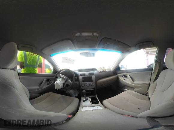 2011 Toyota Camry LE z VIN 4T1BF3EK6BU631409, wystawiony jako IAAI lot #42313431 z przebiegiem 117 409 mil mil oraz . Historia ofert i sprzedaży dostępna na DreamBid. Obrazek 18.
