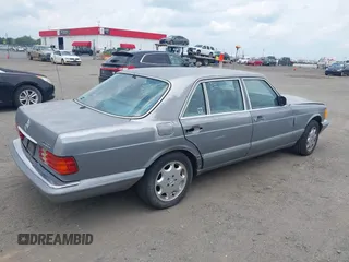 1987 Mercedes-Benz 300 SDL z VIN WDBCB25D6HA329689, wystawiony jako IAAI lot #42438703 z przebiegiem 237 677 mil mil oraz . Historia ofert i sprzedaży dostępna na DreamBid. Obrazek 4.