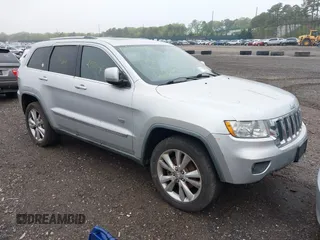 2011 Jeep Grand Cherokee Laredo z VIN 1J4RR4GG6BC646405, wystawiony jako IAAI lot #42193470 z przebiegiem Nie podano mil oraz . Historia ofert i sprzedaży dostępna na DreamBid. Obrazek 1.