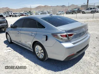 2016 Hyundai Sonata Hybrid SE with VIN KMHE24L18GA042198, listed as a Copart auction lot 61177343 with 95,810 mi miles. Bid and sale history available at carsss.com. Image 2.