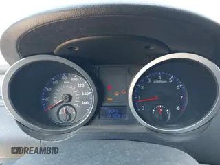 2010 Hyundai Genesis Coupe Grand Touring z VIN KMHHU6KH0AU013012, wystawiony jako IAAI lot #42587522 z przebiegiem 141 691 mil mil oraz . Historia ofert i sprzedaży dostępna na DreamBid. Obrazek 7.