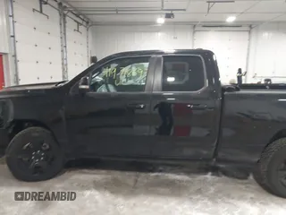 2022 Ram 1500 Big Horn z VIN 1C6SRFBT2NN281888, wystawiony jako IAAI lot #41971869 z przebiegiem 112 527 mil mil oraz . Historia ofert i sprzedaży dostępna na DreamBid. Obrazek 14.