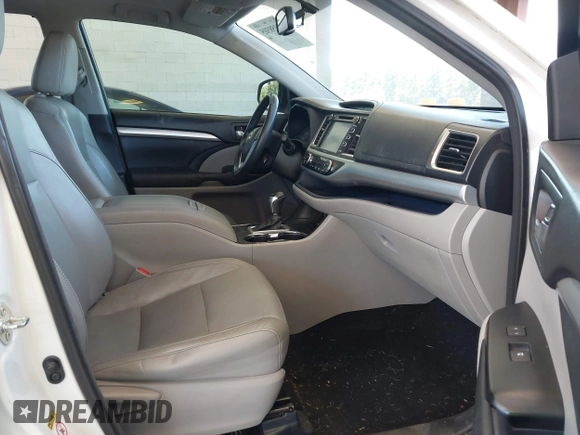 2014 Toyota Highlander XLE z VIN 5TDJKRFH0ES041779, wystawiony jako IAAI lot #42358505 z przebiegiem 127 438 mil mil oraz . Historia ofert i sprzedaży dostępna na DreamBid. Obrazek 5.