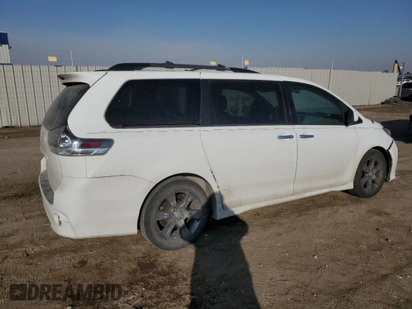 2013 Toyota Sienna SE z VIN 5TDXK3DC1DS353803, wystawiony jako Copart lot #47653545 z przebiegiem 139 032 mil mil oraz Szkoda całkowita • Salvage title. Historia ofert i sprzedaży dostępna na DreamBid. Obrazek 3.