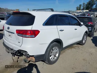 2016 Kia Sorento LX with VIN 5XYPG4A39GG062754, listed as a IAAI auction lot 41689839 with 180,165 mi miles. Bid and sale history available at carsss.com. Image 4.