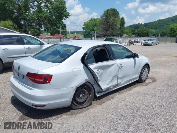 2017 Volkswagen Jetta S z VIN 3VW2B7AJ8HM242804, wystawiony jako IAAI lot #42595566 z przebiegiem 96 551 mil mil oraz . Historia ofert i sprzedaży dostępna na DreamBid. Obrazek 4.
