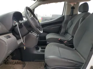 2017 Nissan NV200 SV z VIN 3N6CM0KN9HK713894, wystawiony jako Copart lot #47206625 z przebiegiem 156 107 mil mil oraz Szkoda całkowita • Salvage title. Historia ofert i sprzedaży dostępna na DreamBid. Obrazek 7.