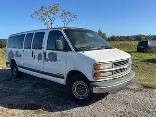 2002 Chevrolet Express with VIN 1GAHG39R921243538, listed as a Copart auction lot 78916214 with 512,936 mi miles and Clean Title. Bid and sale history available at carsss.com. Image 1.