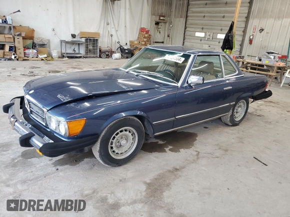 1983 Mercedes-Benz 380 SL z VIN WDBBA45A0DB019574, wystawiony jako Copart lot #73357504 z przebiegiem 56 150 mil mil oraz Czysty tytuł • Clean title. Historia ofert i sprzedaży dostępna na DreamBid. Obrazek 1.