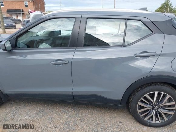 2021 Nissan Kicks SV with VIN 3N1CP5CV6ML550926, listed as a IAAI auction lot 40255070 with NaN miles. Bid and sale history available at carsss.com. Image 15.