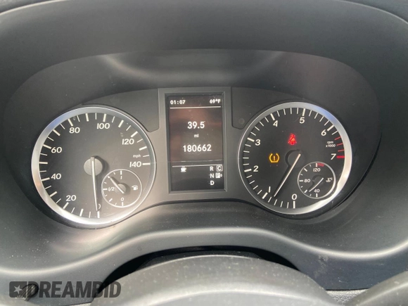 2017 Mercedes-Benz Metris Passenger z VIN WD4PG2EE3H3335246, wystawiony jako Copart lot #82755184 z przebiegiem 180 662 mil mil oraz . Historia ofert i sprzedaży dostępna na DreamBid. Obrazek 8.