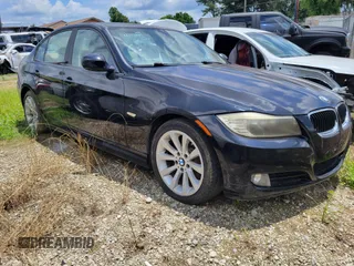 2011 BMW 3 Series 328i z VIN WBAPH7C55BE682965, wystawiony jako IAAI lot #42470797 z przebiegiem 108 041 mil mil oraz . Historia ofert i sprzedaży dostępna na DreamBid. Obrazek 1.