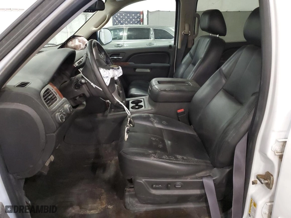 2013 Chevrolet Suburban LT with VIN 1GNSKJE74DR146764, listed as a Copart auction lot 65653684 with 215,272 mi miles and Non Repairable. Bid and sale history available at carsss.com. Image 7.
