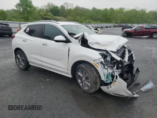 2023 Buick Encore GX Select z VIN KL4MMESL4PB126039, wystawiony jako Copart lot #55856285 z przebiegiem 2 582 mil mil oraz Szkoda całkowita • Salvage title. Historia ofert i sprzedaży dostępna na DreamBid. Obrazek 4.