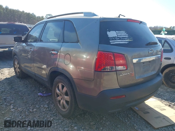 2013 Kia Sorento LX with VIN 5XYKT4A27DG403903, listed as a IAAI auction lot 41658634 with 179,994 mi miles. Bid and sale history available at carsss.com. Image 3.