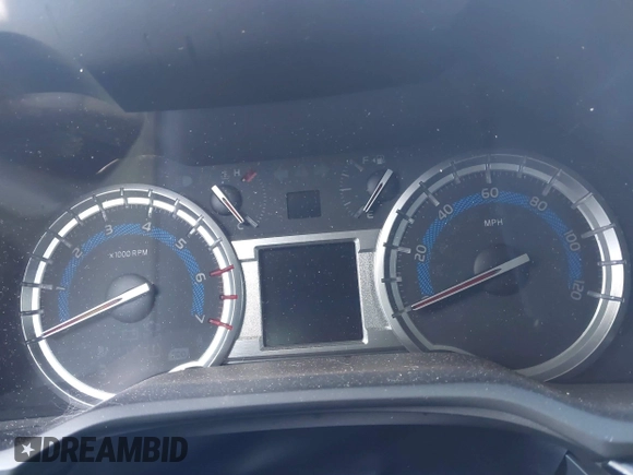 2018 Toyota 4Runner SR5 z VIN JTEBU5JR8J5596675, wystawiony jako IAAI lot #41877335 z przebiegiem Nie podano mil oraz . Historia ofert i sprzedaży dostępna na DreamBid. Obrazek 7.