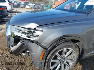 2017 Audi Q7 Premium Plus with VIN WA1LAAF71HD025850, listed as a IAAI auction lot 41567701 with 92,294 mi miles. Bid and sale history available at carsss.com. Image 6.