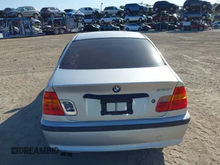 2002 BMW 3 Series 325i with VIN WBAEV33412KL55500, listed as a IAAI auction lot 42008308 with 172,852 mi miles. Bid and sale history available at carsss.com. Image 17.