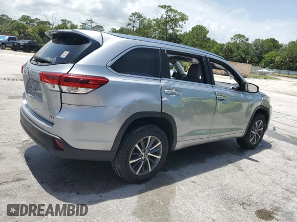 2017 Toyota Highlander XLE with VIN 5TDKZRFH9HS517726, listed as a Copart auction lot 62833065 with 22,762 mi miles and Salvage title. Bid and sale history available at DreamBid. Image 3.