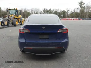 2021 Tesla Model Y Long Range with VIN 5YJYGDEE9MF071120, listed as a IAAI auction lot 40870088 with 73,438 mi miles and . Bid and sale history available at carsss.com. Image 17.