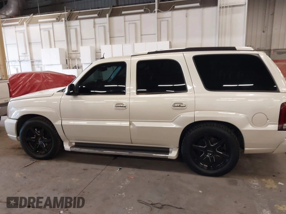 2003 Cadillac Escalade z VIN 1GYEK63N53R162632, wystawiony jako IAAI lot #41542627 z przebiegiem 147 577 mil mil oraz . Historia ofert i sprzedaży dostępna na DreamBid. Obrazek 14.