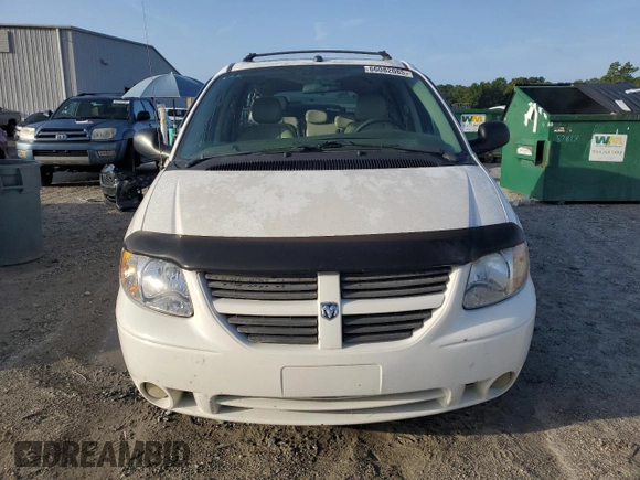 2005 Dodge Caravan SXT with VIN 2D4GP44L45R585381, listed as a Copart auction lot 66082085 with 195,700 mi miles and Salvage title. Bid and sale history available at DreamBid. Image 5.