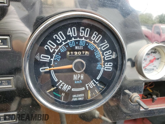 1968 Jeep CJ z VIN J8F83AA076748, wystawiony jako Copart lot #70095104 z przebiegiem 91 907 mil mil oraz Tytuł czysty. Historia ofert i sprzedaży dostępna na DreamBid. Obrazek 9.