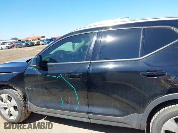 2019 Volvo XC40 Momentum with VIN YV4162XZ3K2018371, listed as a IAAI auction lot 41650401 with 86,647 mi miles and . Bid and sale history available at carsss.com. Image 15.