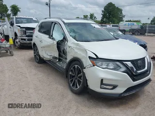 2020 Nissan Rogue S z VIN 5N1AT2MT9LC735022, wystawiony jako IAAI lot #42275208 z przebiegiem 72 501 mil mil oraz . Historia ofert i sprzedaży dostępna na DreamBid. Obrazek 1.