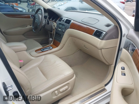 2005 Lexus ES 330 with VIN JTHBA30G055084186, listed as a IAAI auction lot 42064508 with 154,736 mi miles. Bid and sale history available at carsss.com. Image 5.