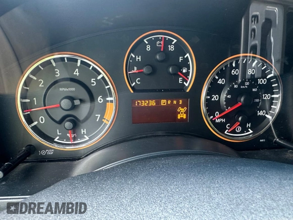 2012 Nissan Armada Platinum z VIN 5N1AA0NC4CN611169, wystawiony jako Copart lot #61077685 z przebiegiem 173 236 mil mil oraz Czysty tytuł • Clean title. Historia ofert i sprzedaży dostępna na DreamBid. Obrazek 8.